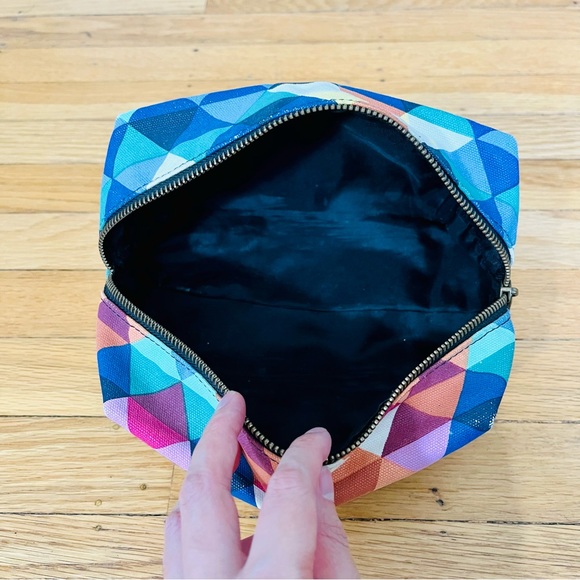 Geometric Print Makeup Bag / Dopp Kit - Picture 5 of 6